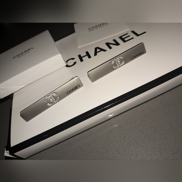 New With Box Chanel Beauty Hair Clip Gift Set 2 Pcs Rare Silver - Picture 6 of 7